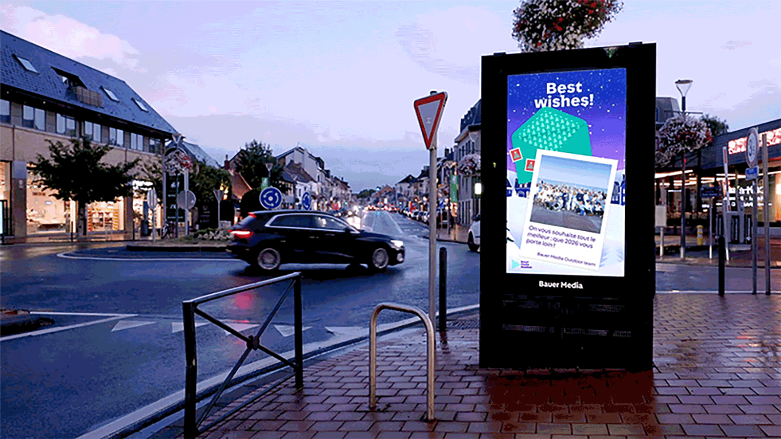 Christmas-mockup_6sec_1600x900_128colors_2frames